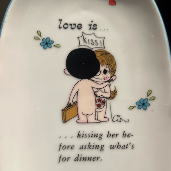 Vintage ❤️Kim Casali  “Love is Kissing Her Before Asking What’s for Dinner” Dish - Picture 3 of 5